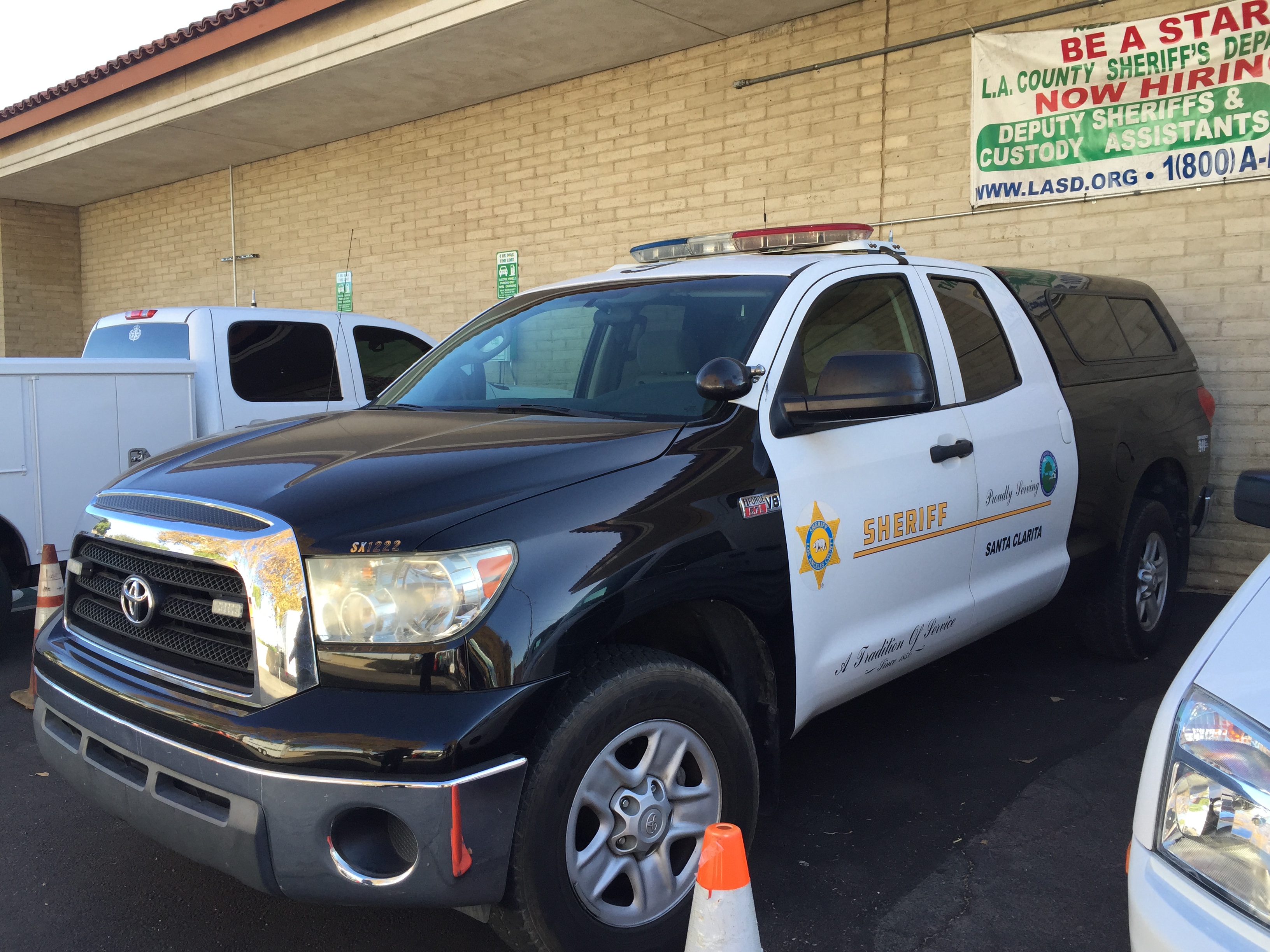 SCV Deputies in Santa Clarita. Photo SCV Bail Bonds